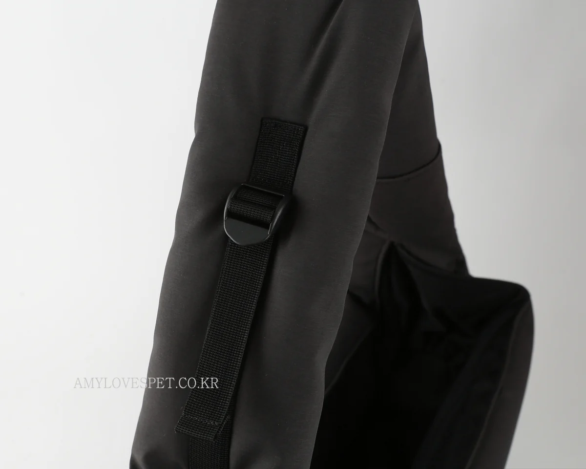 AMY LOVES PET | Daysling Crossbody Bag in Grey - Image 7