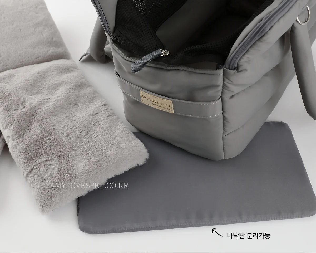 AMY LOVES PET | Rene Padded Shoulder Bag in Black - Image 14