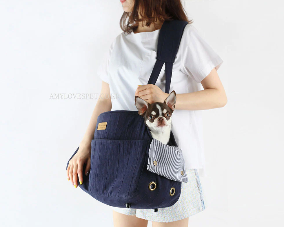ALP | V Shoulder Bag in Navy - Image 2