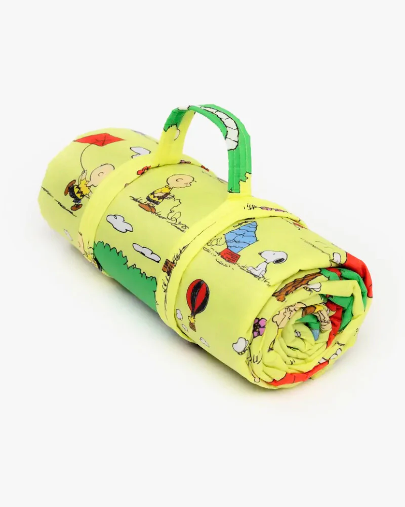 BAGGU x PEANUTS Kite Eating Tree Puffy Picnic Blanket - Image 2