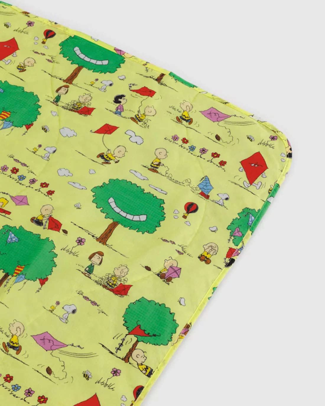 BAGGU x PEANUTS Kite Eating Tree Puffy Picnic Blanket - Image 3