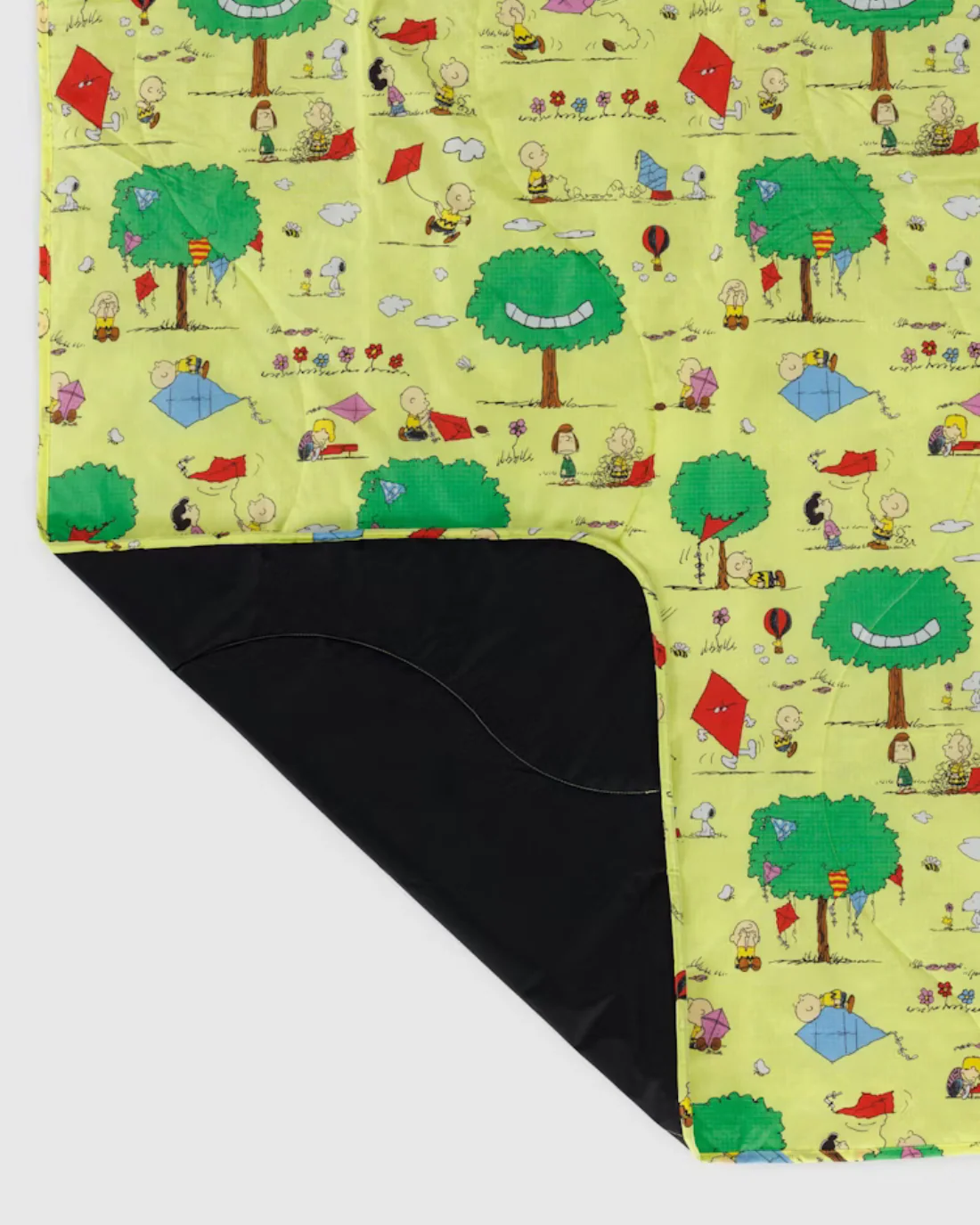 BAGGU x PEANUTS Kite Eating Tree Puffy Picnic Blanket - Image 4
