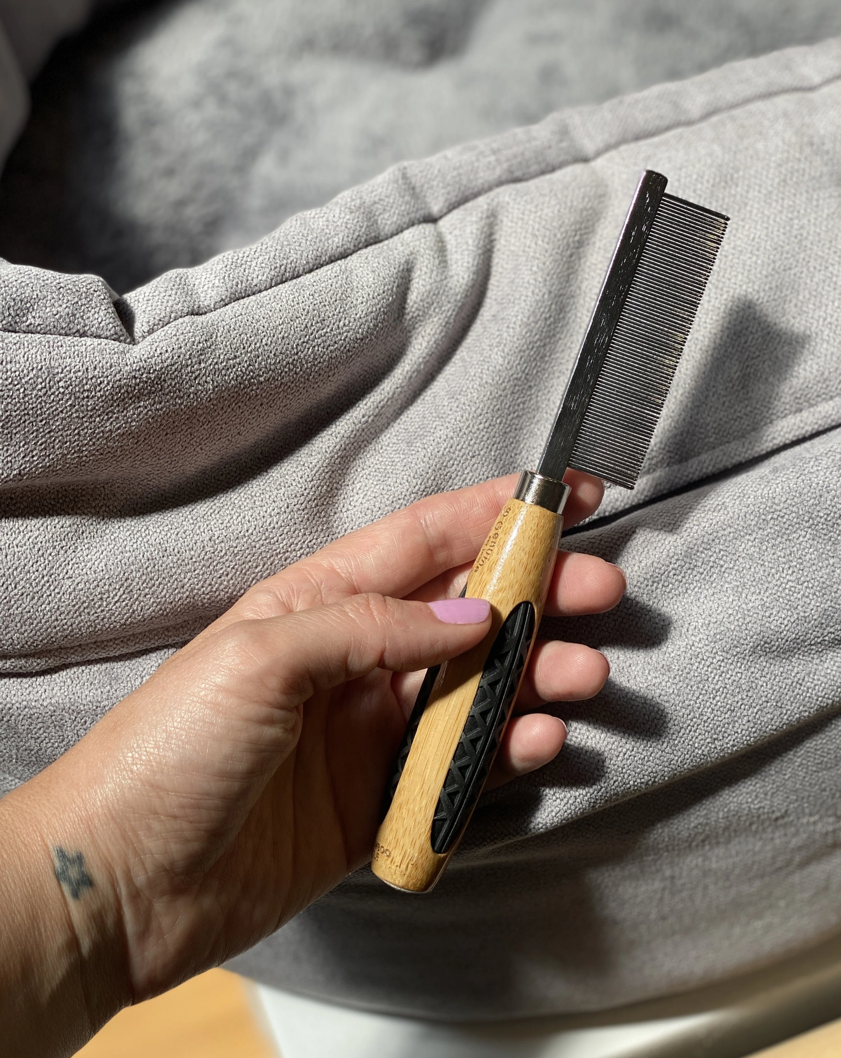 Fine Tooth Metal Pet Comb - Image 4