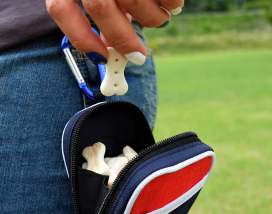 CHARLIE'S BACKYARD | Multi Use Pouch in Navy - Image 2