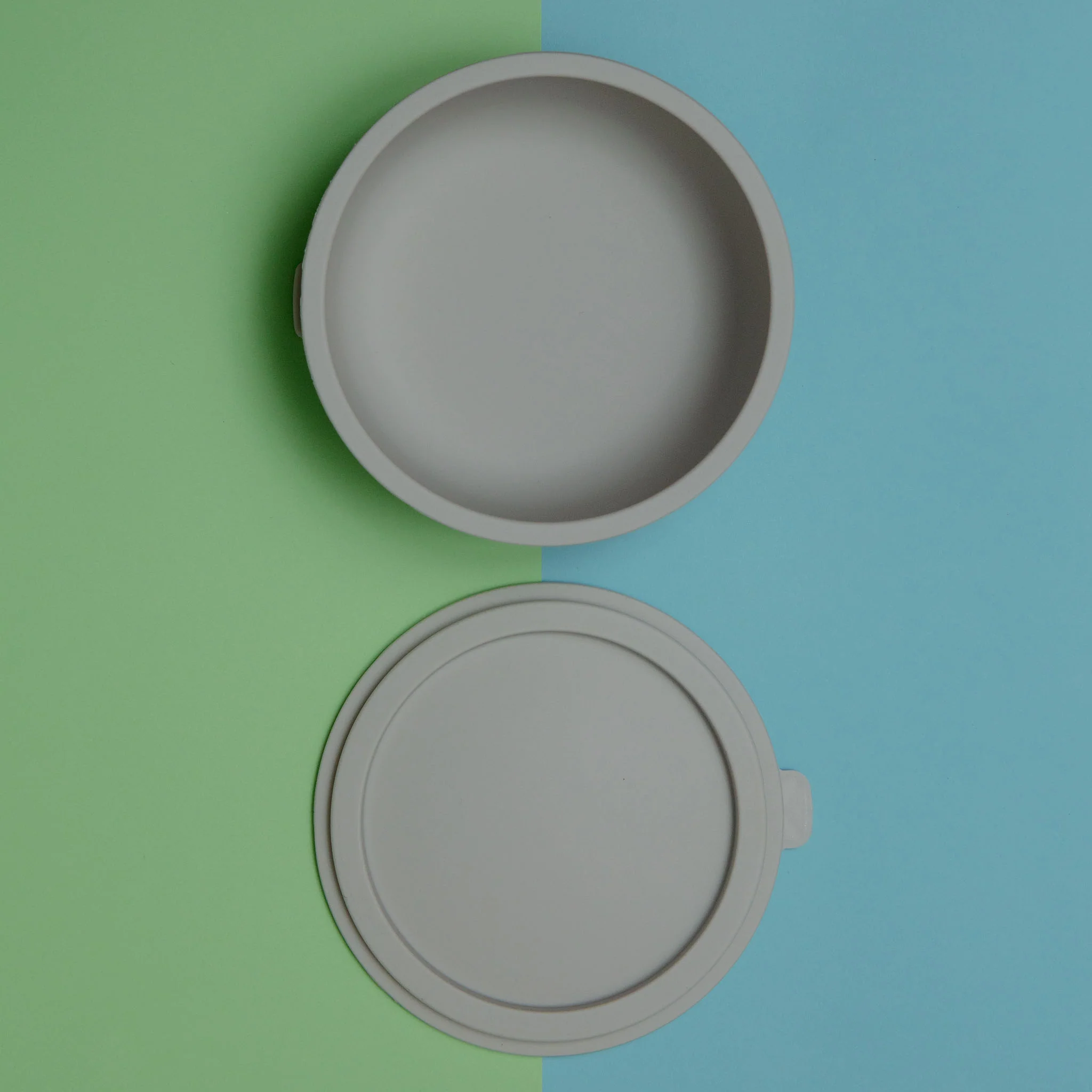 Silicone Suction Dog Food & Water Bowl with Lid in Milk << CLEARANCE >> - Image 2