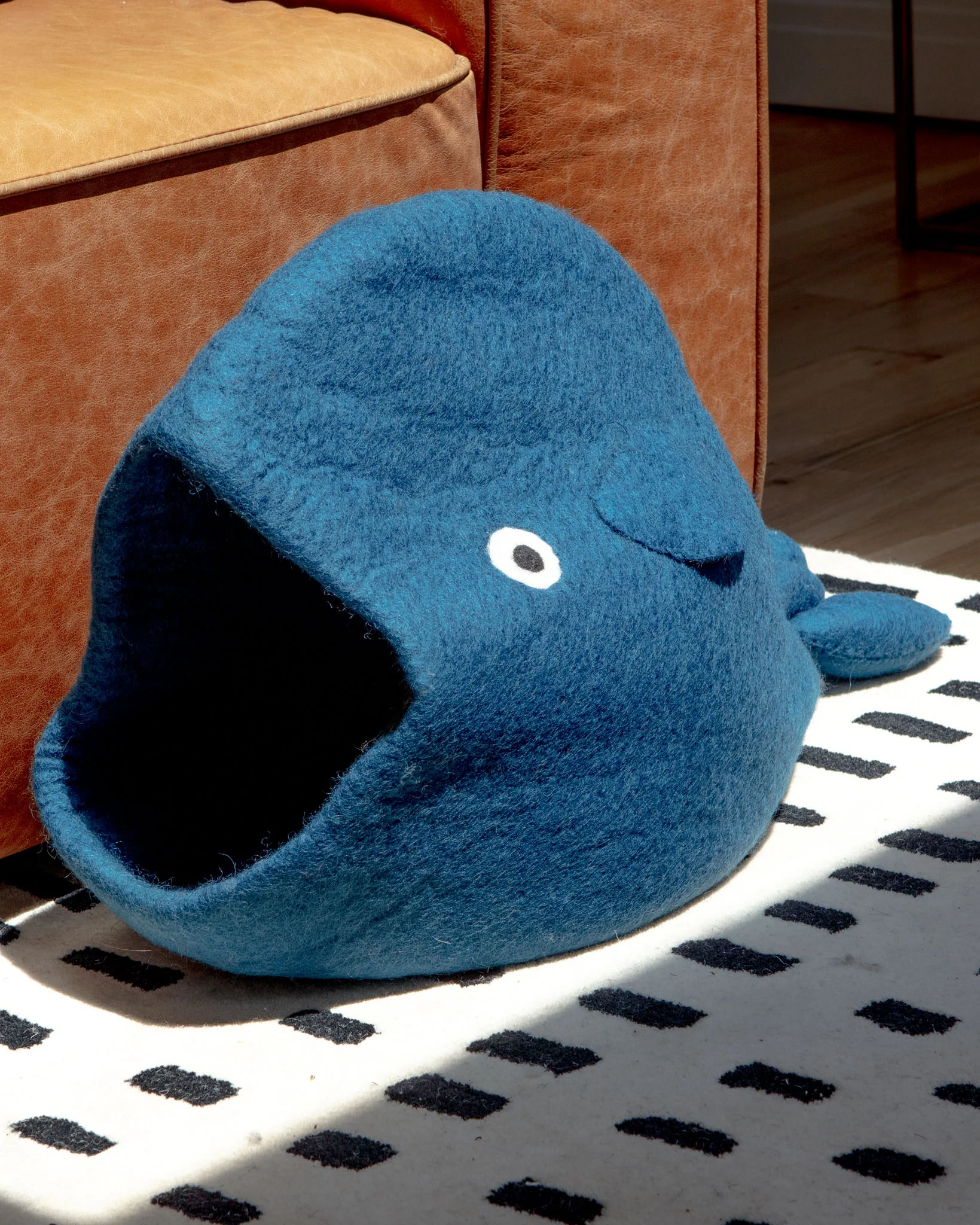 Blue Whale Wool Pet Cave - Image 2