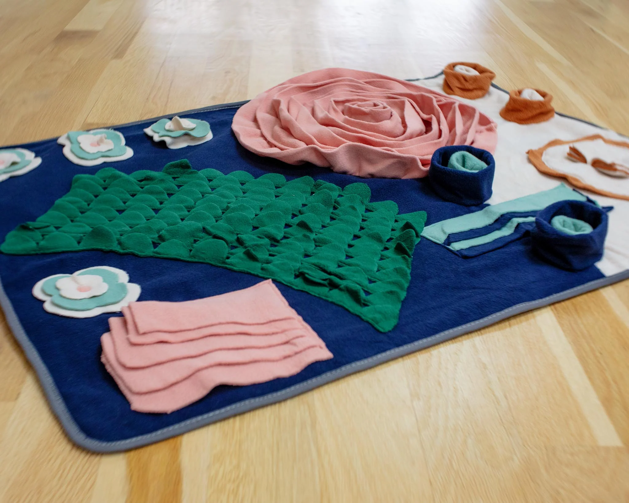 Dinner Table Snuffle Feeding Toy for Dogs & Cats - Image 6