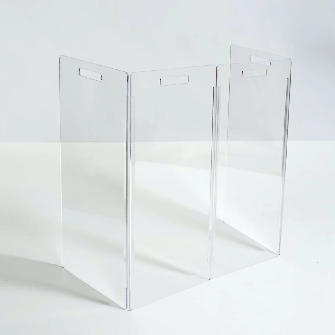 Clear Lucite Freestanding Zig-Zag Pet Gate (Made in the USA) (Direct-Ship) - Image 7