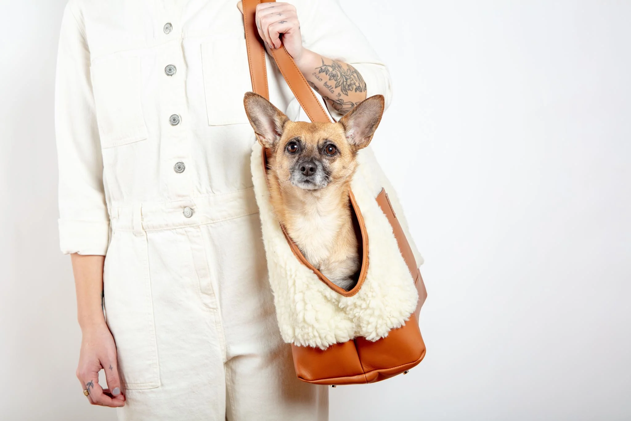 Tan Leather & Cream Shearling Luxe Dog Carrier (Dog & Co. Exclusive) (CLEARANCE) - Image 4