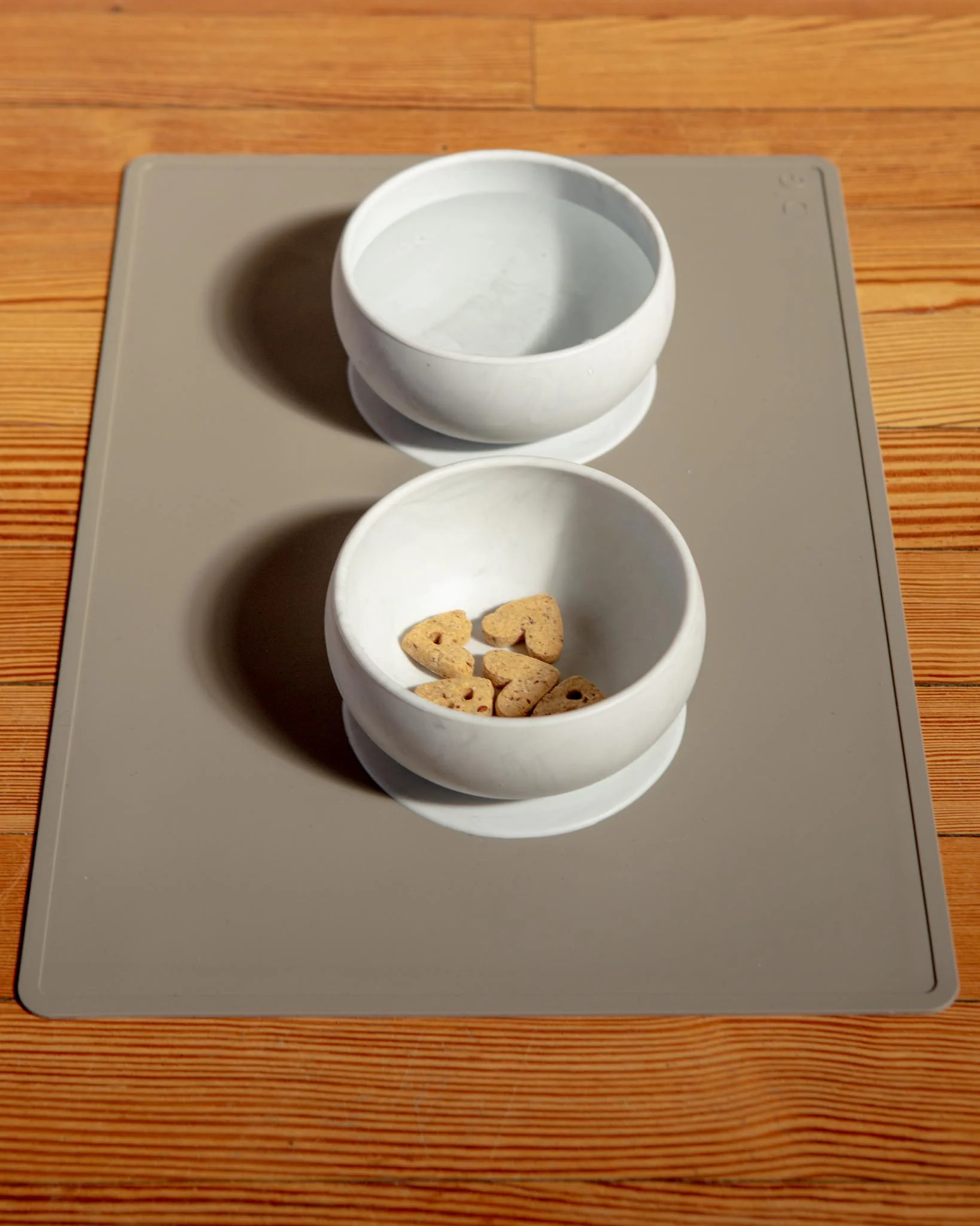Silicone Dog Feeding Mat in Grey - Image 2