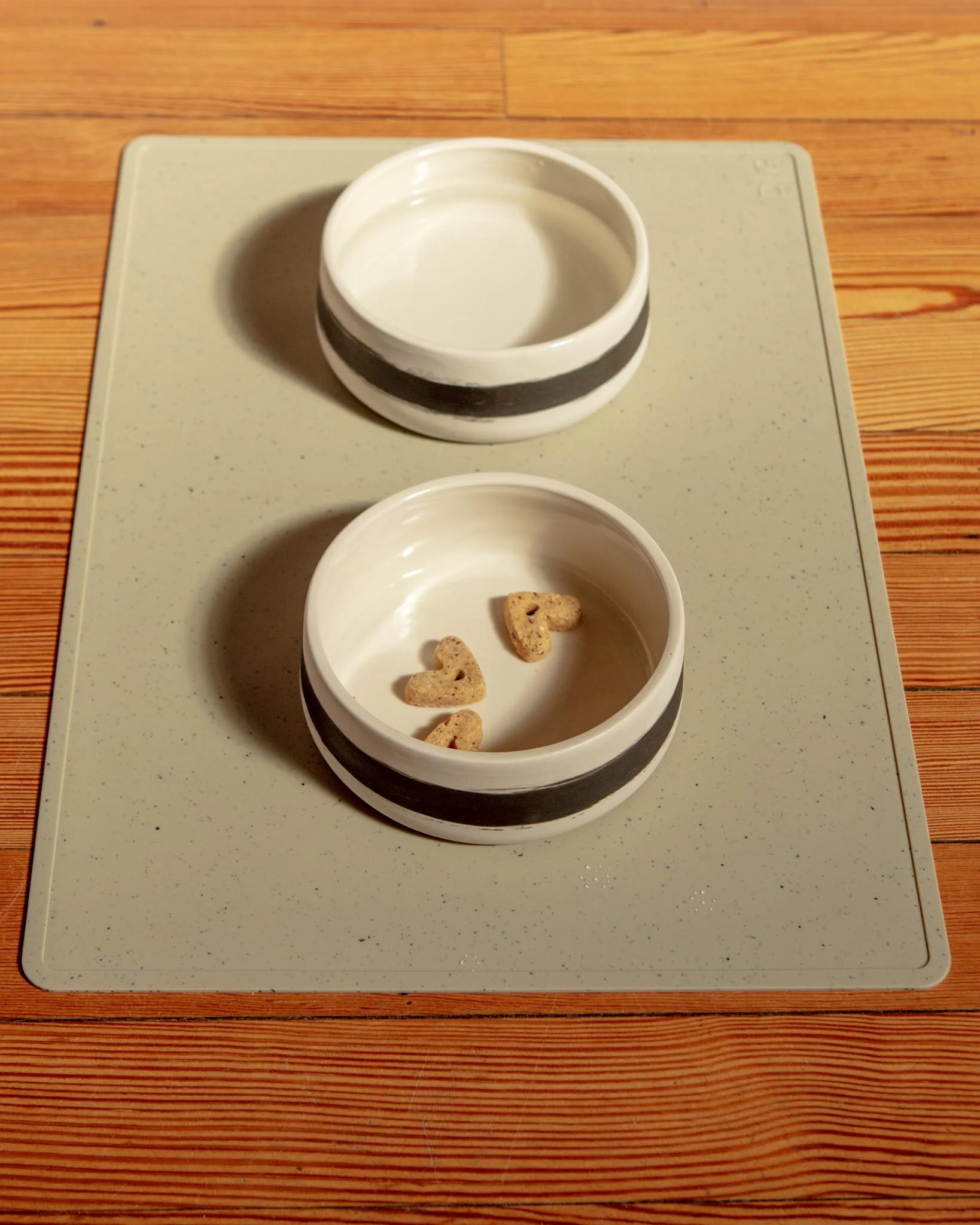 Silicone Dog Feeding Mat in Speckled Meadow - Image 3