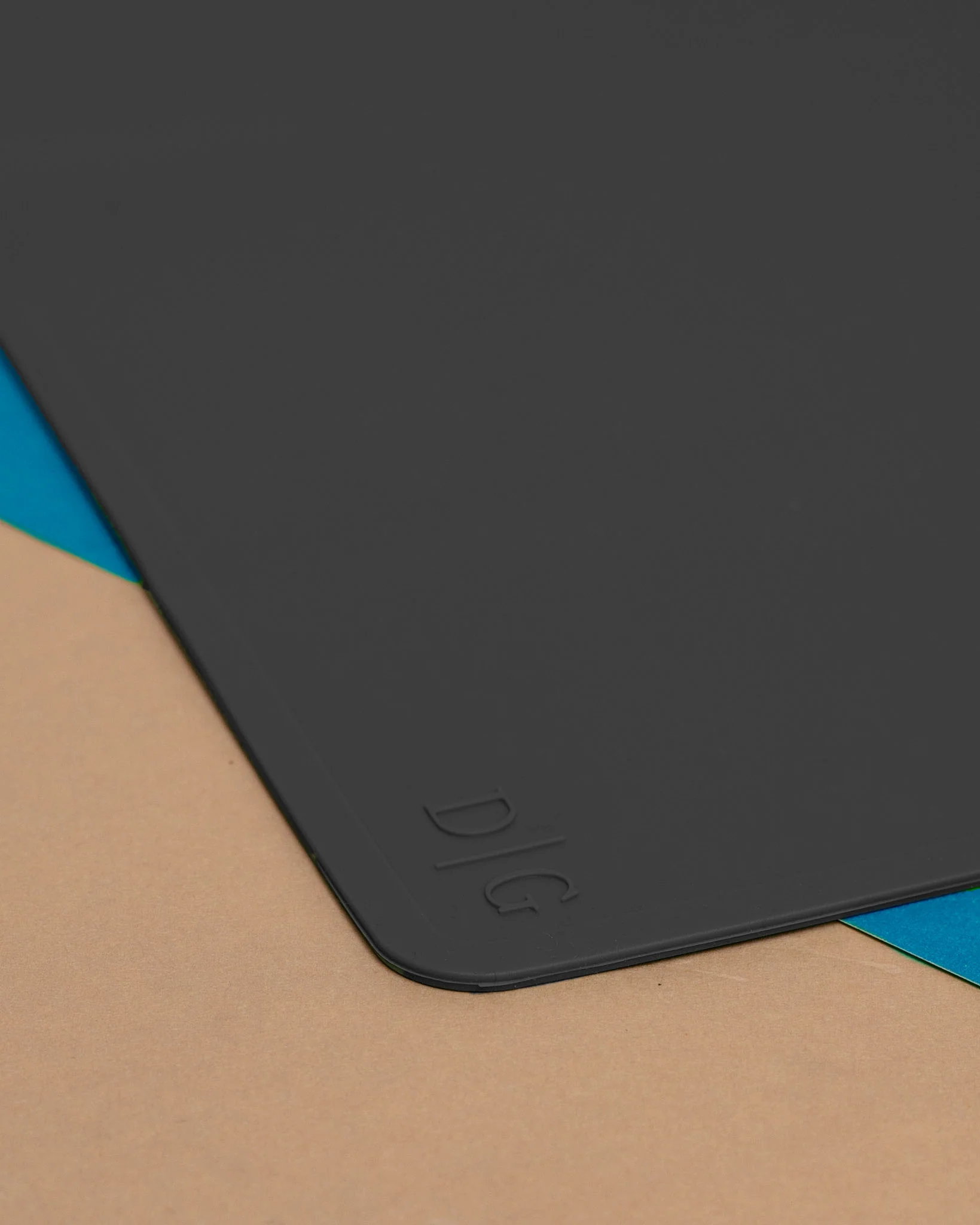 Silicone Feeding Mat in Night Black - Image 2