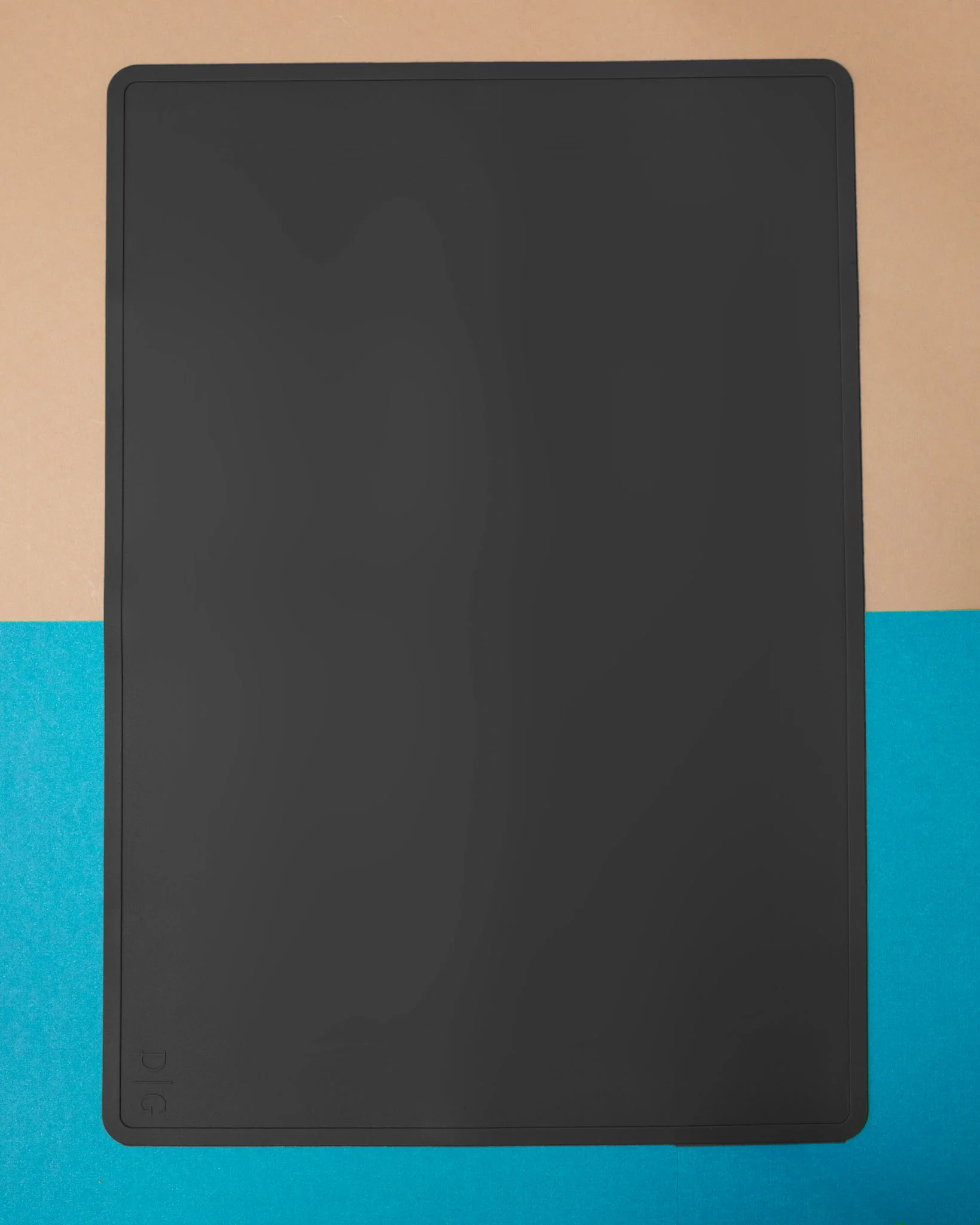 Silicone Feeding Mat in Night Black - Image 3