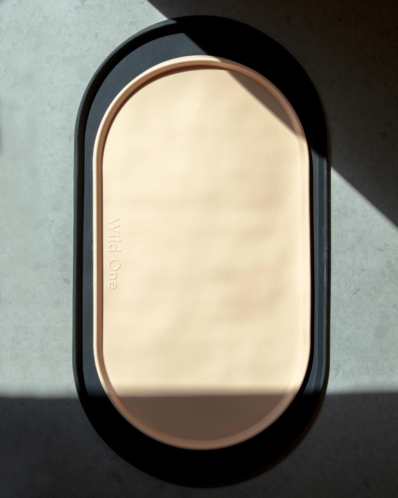 Curved Silicone Placement in Black - Image 3