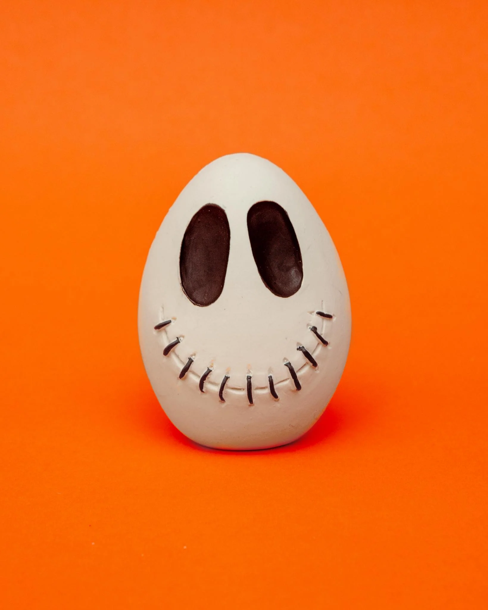 Spooky Skull Halloween Latex Squeaky Egg - Image 2